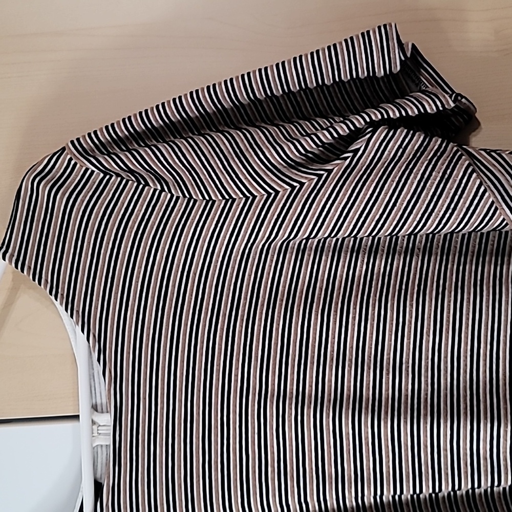 Woman's Talbots 1X Short Sleeve Top, Zipper in Back, Preloved Tan Black pinstrip - Picture 2 of 13